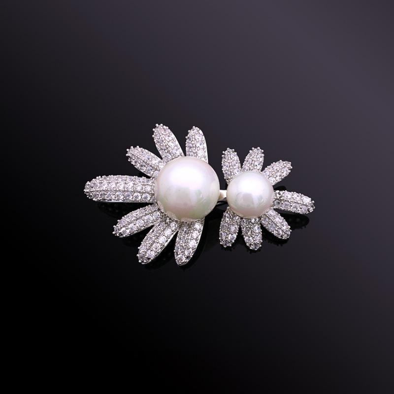 

Брошь «Подсолнух» с полным бриллиантовым покрытием для женщин, модная и индивидуальная жемчужная брошь с нишевым чувством дизайна белый