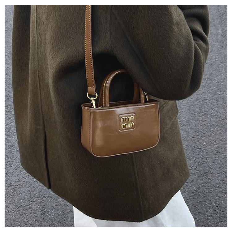 2025 Children's Retro Oil Leather Crossbody & Coin Purse: European & American Fashion for Girls