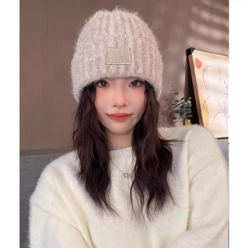 2025 Women's High-Quality Wool Knit Beanie: Autumn & Winter Style with Warm Ear Protection, Fashionable & Versatile for Large Head Circumference