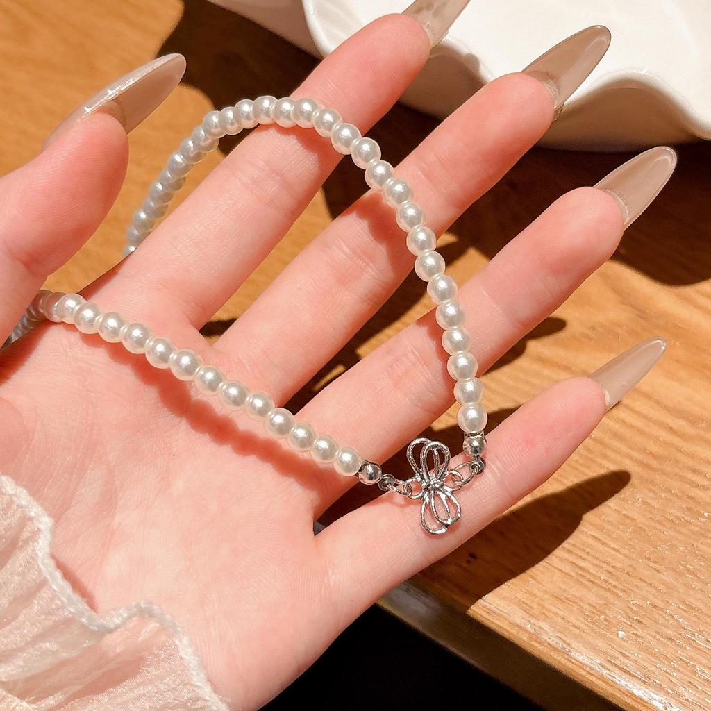 Korean Pearl Necklace: High-End Silver Clavicle Chain with Niche Design, Perfect for Light Luxury and Sweater Pendants.
