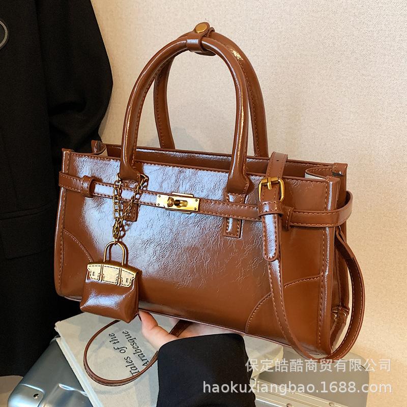 Large-capacity Bag Women's Autumn and Winter Versatile 2025 New Simple Shoulder Messenger Bag Portable Commuter Child and Mother Tote Bag