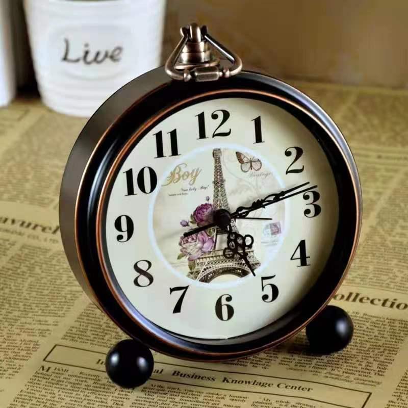Retro Silent Alarm Clock - Vintage Desktop Decor for Bedroom or Dormitory