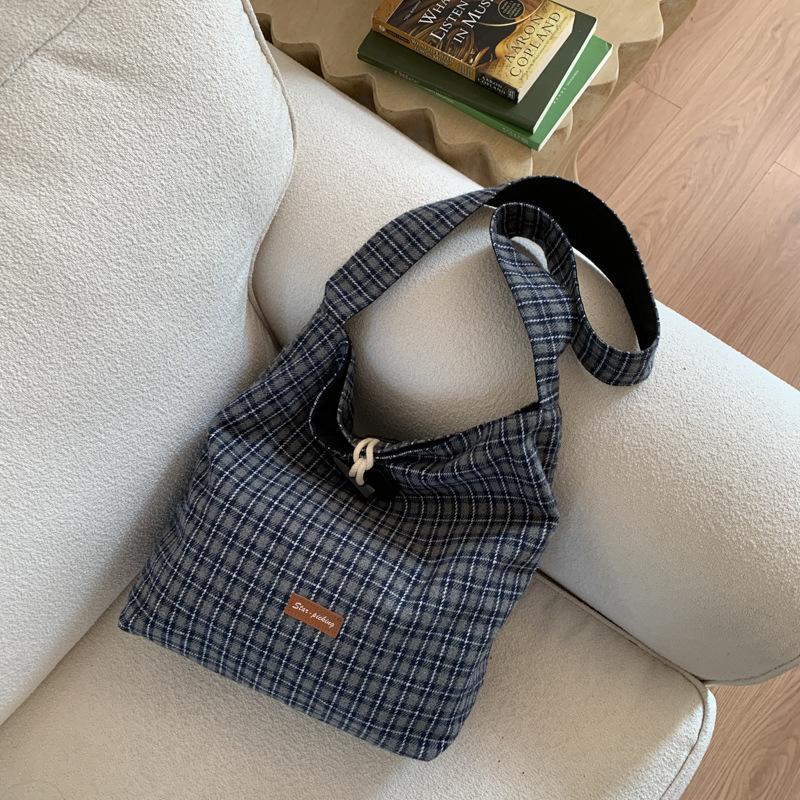 Korean Version of the Trend Plaid Tote Bag 2025 Autumn New Fashion Literary Style Shoulder Bag Trend Simple Double-sided Bag