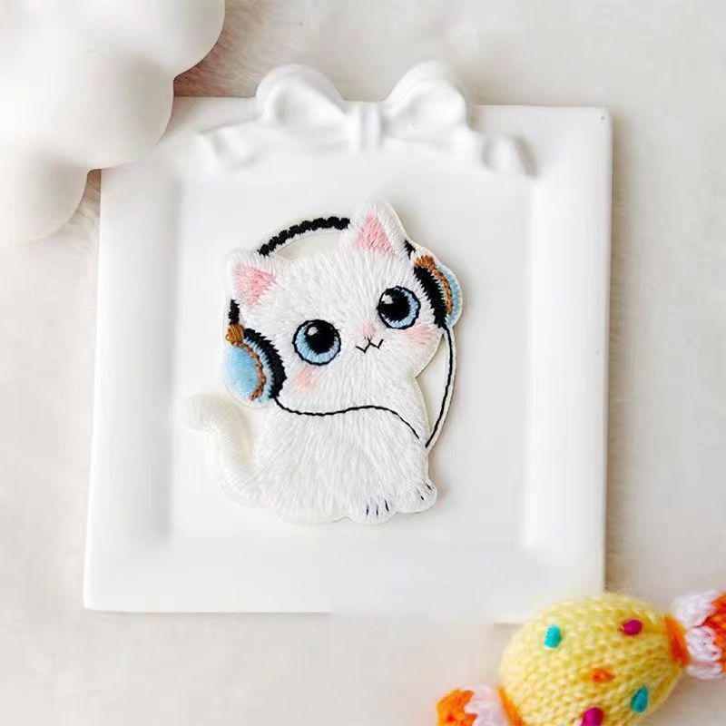 4 Pcs Mixed Cute Cartoon Cat With Headphones Embroidered Patches Iron On Decorative Applique