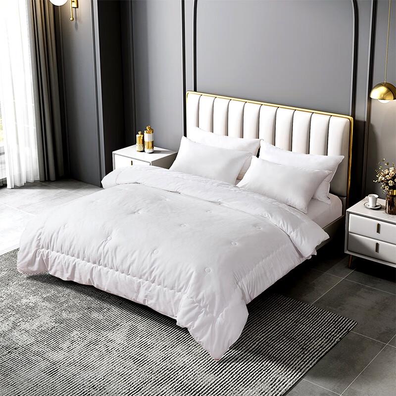 

Bruno BL-075 Long-Staple Cotton Sateen Jacquard Silk Duvet