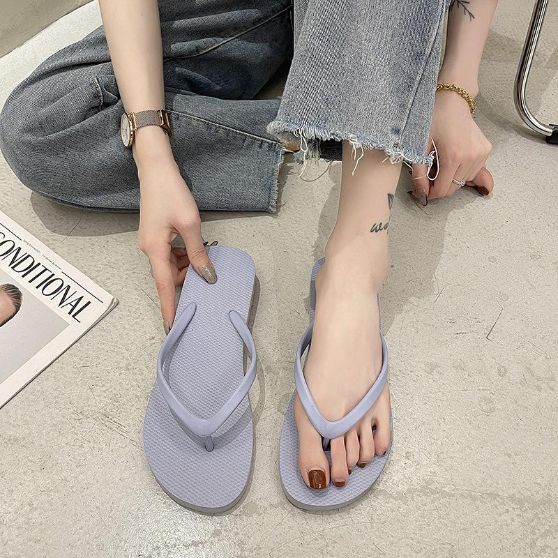 Flip-flops women's new summer wear fashion pinch feet beach flat-bottomed slippers non-slip black