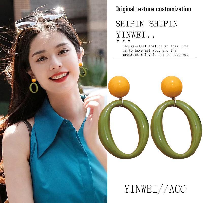 2025 New Retro Hong Kong Style Colorful Earrings: Luxury, High-End Studs, Exaggerated Fashion for Women