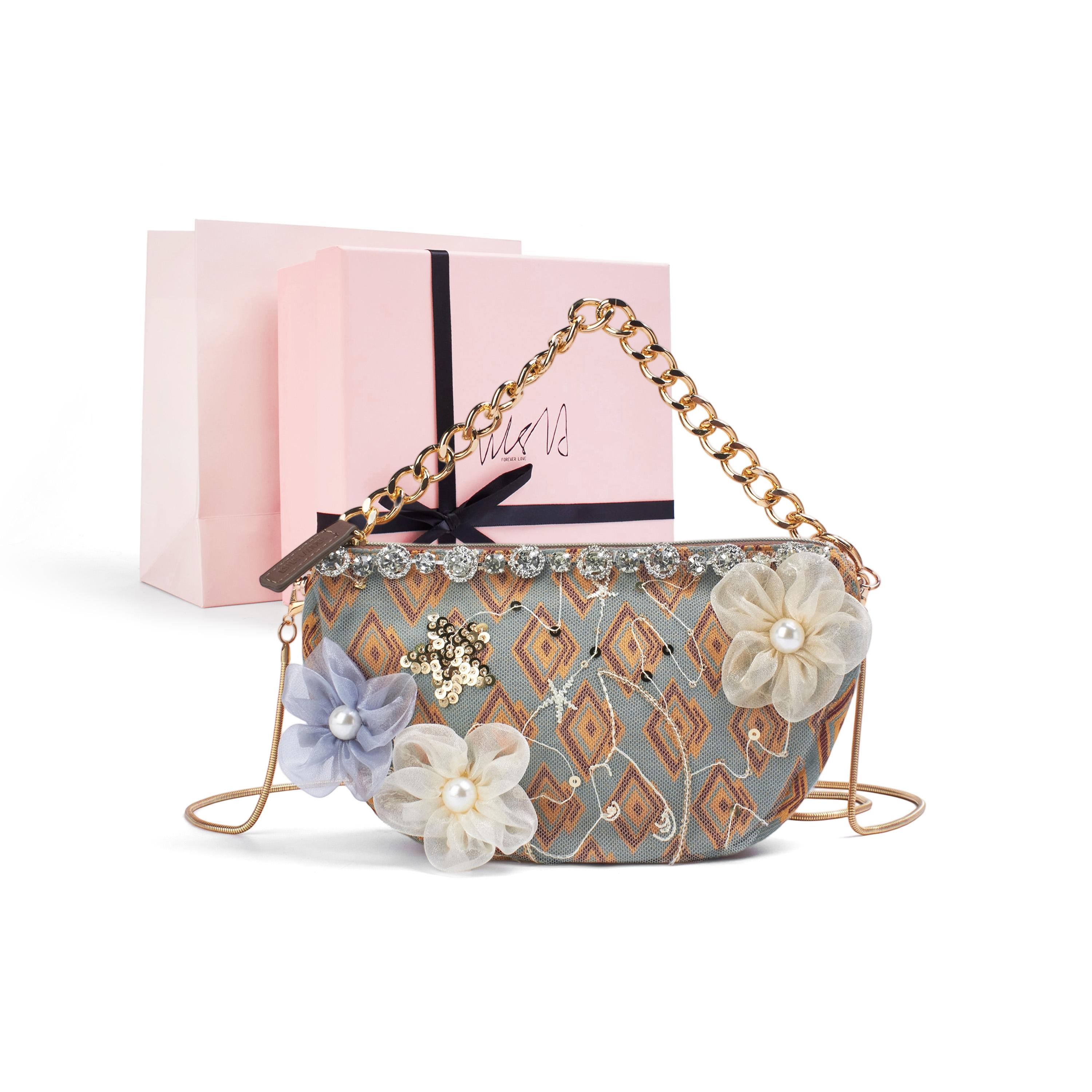 ESTEE LAUDER Косметички и сумки для туалетных принадлежностей Женские Нежные