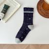 Retro Ethnischer Stil Damen Socken Herbst und Winter Literarisch und Künstlerisch Mittellange Baumwollsocken Dreidimensionale Reliefstrümpfe Hof