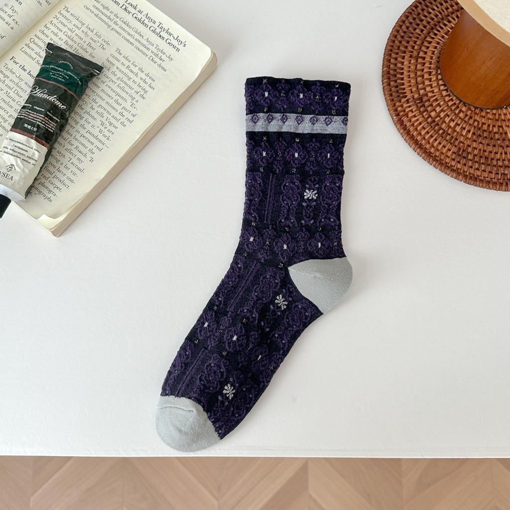 Retro Ethnischer Stil Damen Socken Herbst und Winter Literarisch und Künstlerisch Mittellange Baumwollsocken Dreidimensionale Reliefstrümpfe Hof