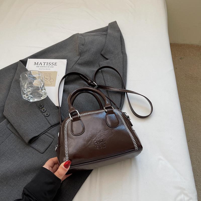 Premium sense niche bag women's autumn and winter versatile 2025 new messenger bag fashionable retro portable work small bag