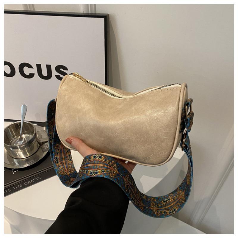 Niche Design Versatile Wide Shoulder Strap Messenger Bag Women's New Retro Fashion Shoulder Pillow Bag