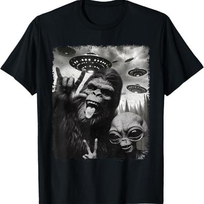 Camiseta Engraçada do Pé Grande & Alien Sasquatch Sinal de Mão Rock On UFO Selfie
