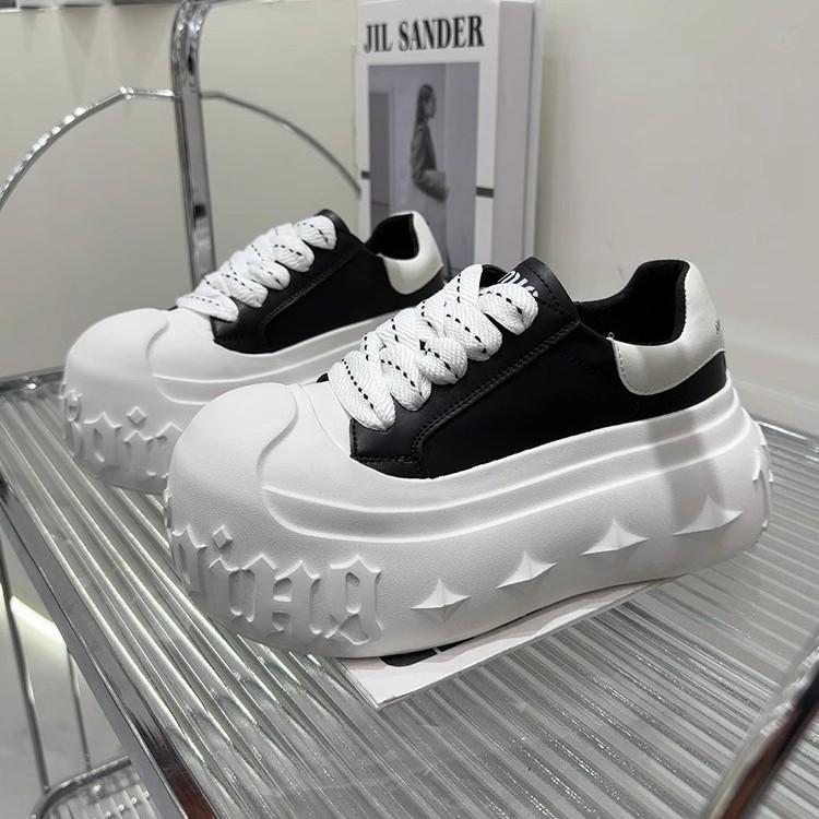 Leder-Shell-Kopf kleine weiße Schuhe Damen 2025 großer Kopf zum Schnüren Mode Brotschuhe Plateau Muffin auflösende lässige einzelne Schuhe