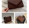 Kvinners moteriktige retro skulderveske/crossbody-veske liten firkantet veske enkel kvinnekjede crossbody-veske