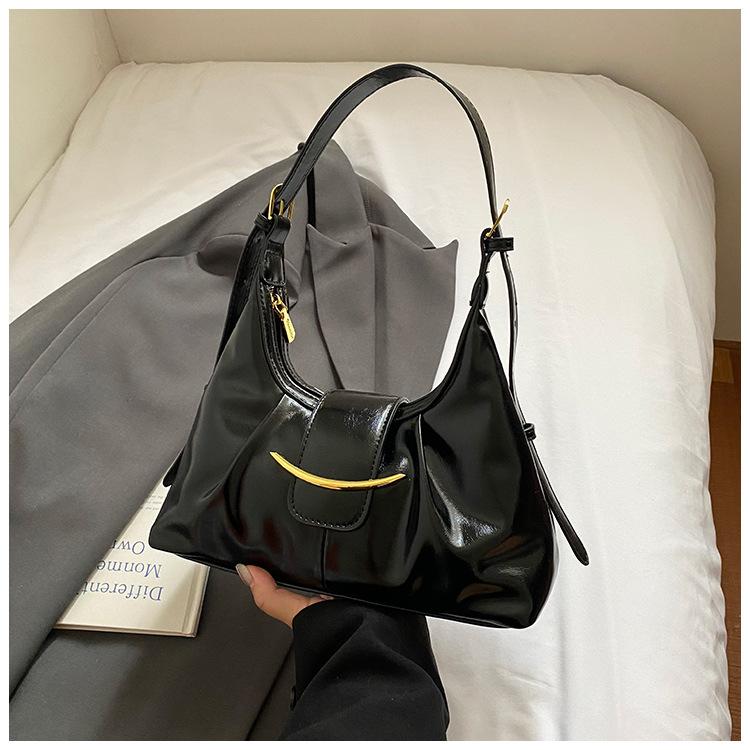 

French Niche Underarm Bag Women s 2025 New Fashion Light Luxury Texture Shoulder Bag Retro Versatile Commuter Bag