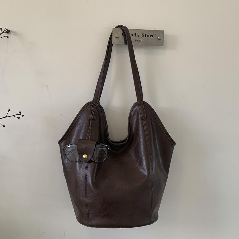 Simple underarm bag, new autumn commuter bucket bag, large capacity retro casual shoulder bag, dumpling bag.