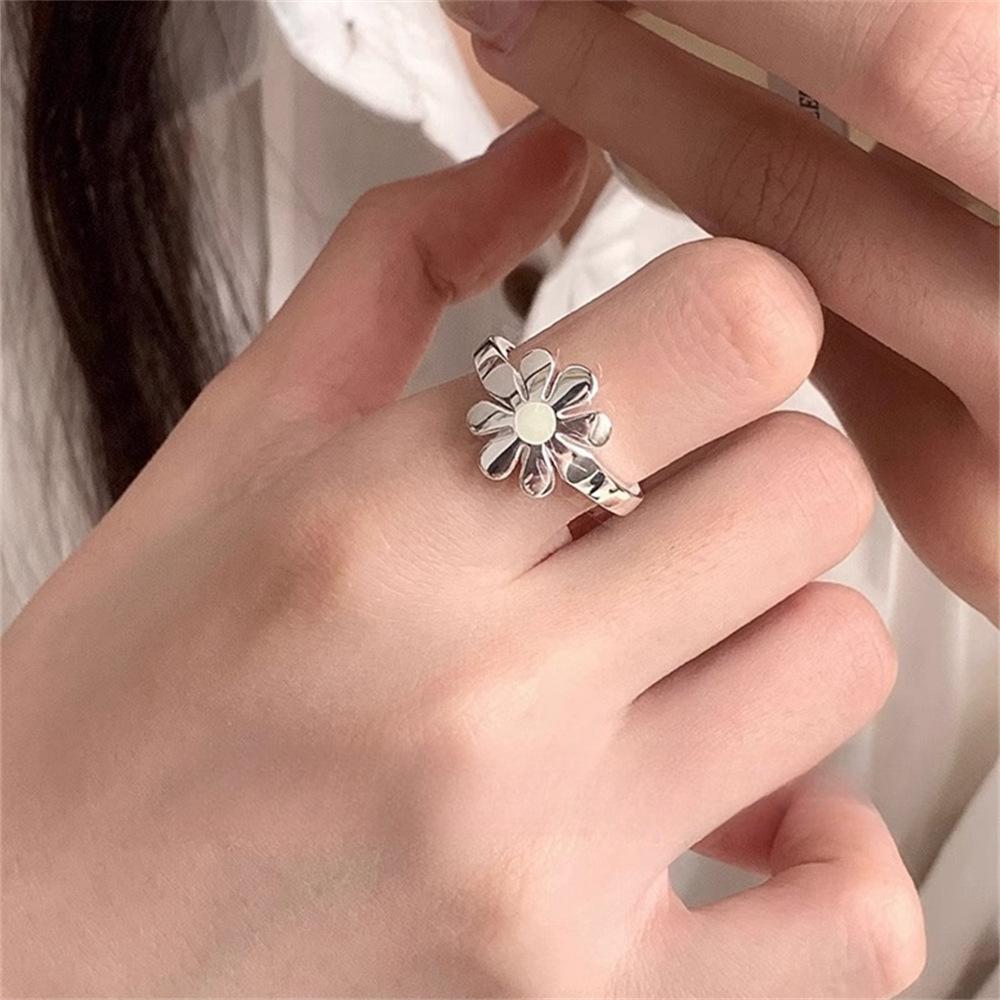 Korean flower daisy ring female simple index finger ring design personalized ring tide