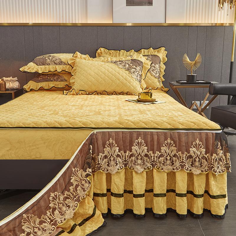 Thickened quilted bed skirt and fitted sheet two-in-one new style removable and washable winter velvet bedspread non-slip mattress protector