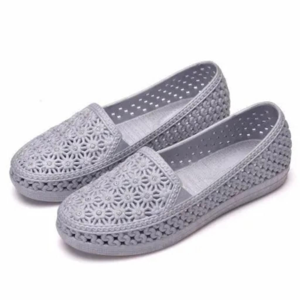Flats Shoes Women Hollow Out Slip On Casual Nurse Shoes Summer Loafers Female Sandals Shallow Beach Breathable Zapatos