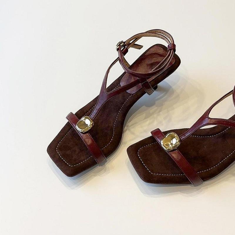 Sheepskin version~ retro leather outer wear summer Roman shoes fairy fairy wind metal word with square head high heel sandals