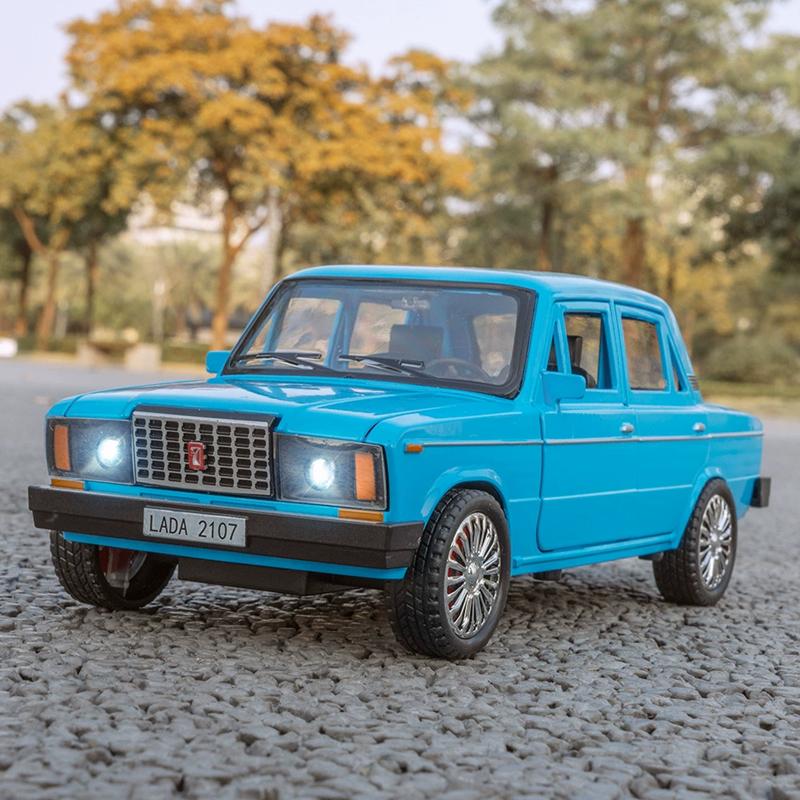 1/18 LADA 2107 Legierung Klassisches Auto Modell Druckguss Metall Retro Fahrzeug Auto Modell Simulation Ton und Licht Sammlung Kinderspielzeug Geschenk