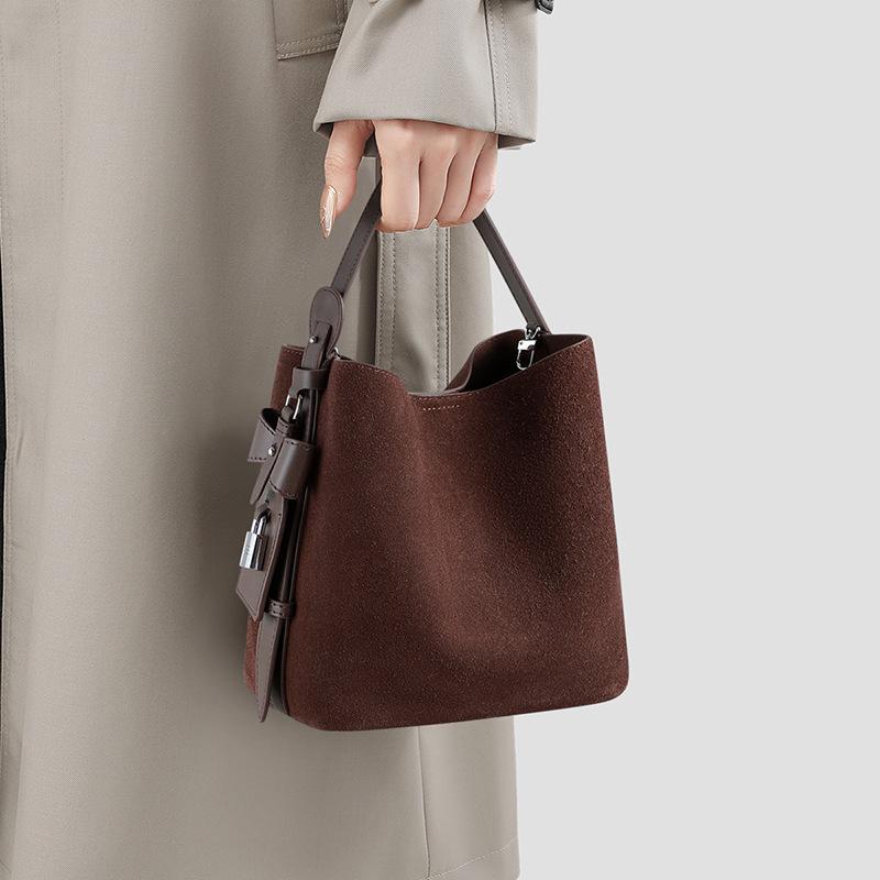 New frosted flannel bucket bag, Maillard retro style handbag, exquisite commuter shoulder messenger bag темно-коричневого