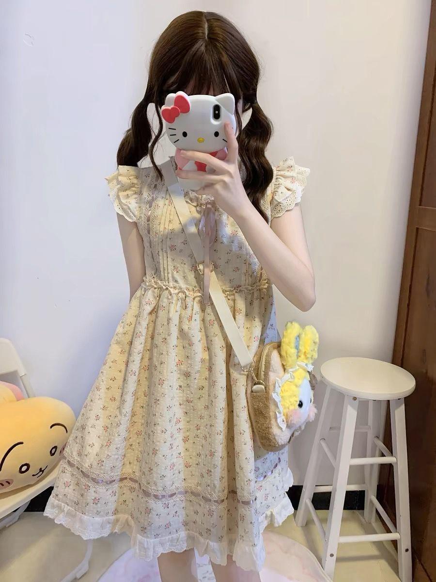 Artistic Floral School-Style Skirt: Cute, Age-Reducing Design with Lining M