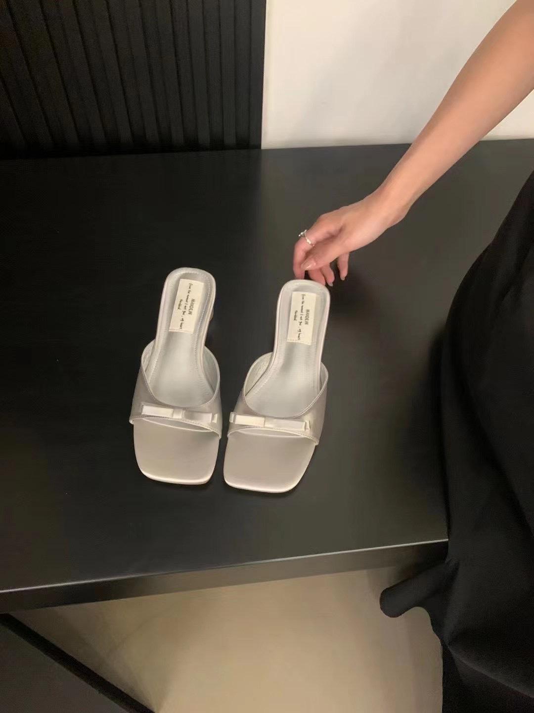 

Thick heel pink small cool slippers fairy shoes wear new with skirt bow sandals 39 серебряный