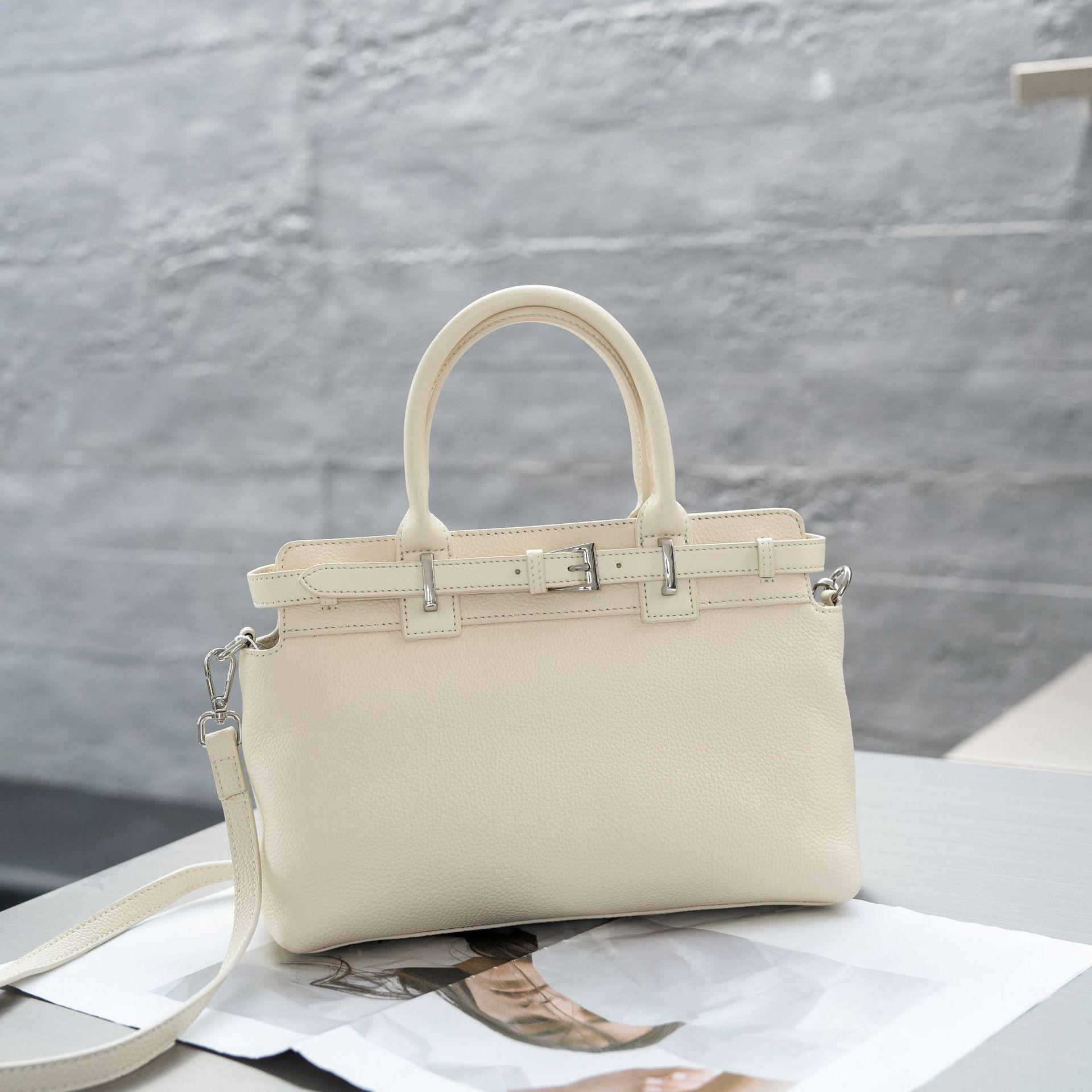 

Кожаная сумка через плечо горизонтальная популярная новая универсальная зрелая женская сумка через плечо практичная мягкая кожаная сумка белый