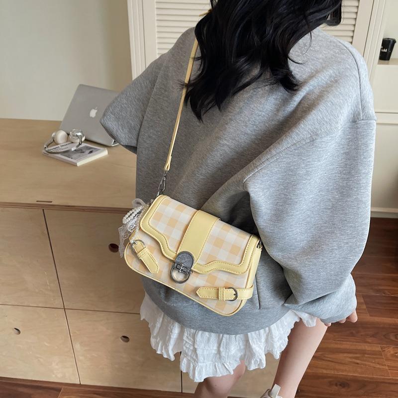 

Летняя новая сумка подмышку ретро мода темперамент откидная сумка для поездок на работу женская сумка через плечо жёлтый