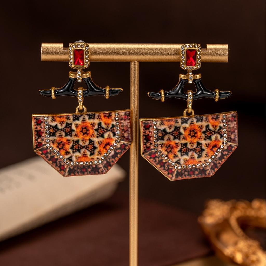 Medieval vintage ethnic wind diamond-encrusted geometric earrings, temperament versatile high-end earrings, medieval diamond-encrusted earrings