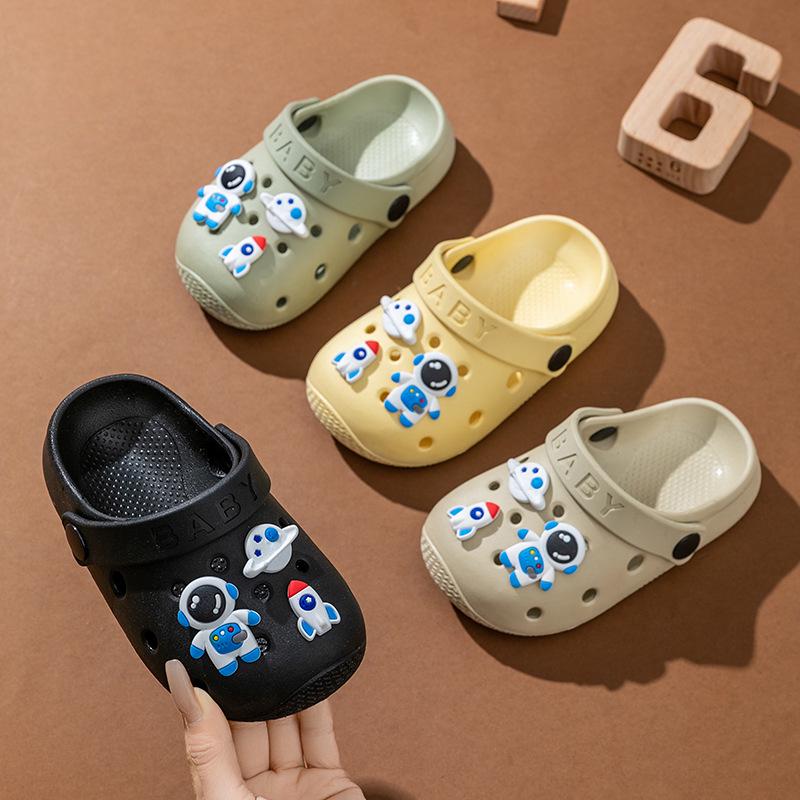 2026 Bestselling Kids' Closed-Toe Clogs: Unisex, Soft, Non-Slip Sandals for Home and Outdoor Use
