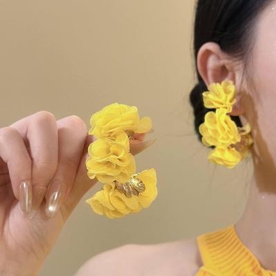 French Chiffon C-Shape Flower Gold Stud Earrings - Elegant, Sweet, Light Luxury Style.