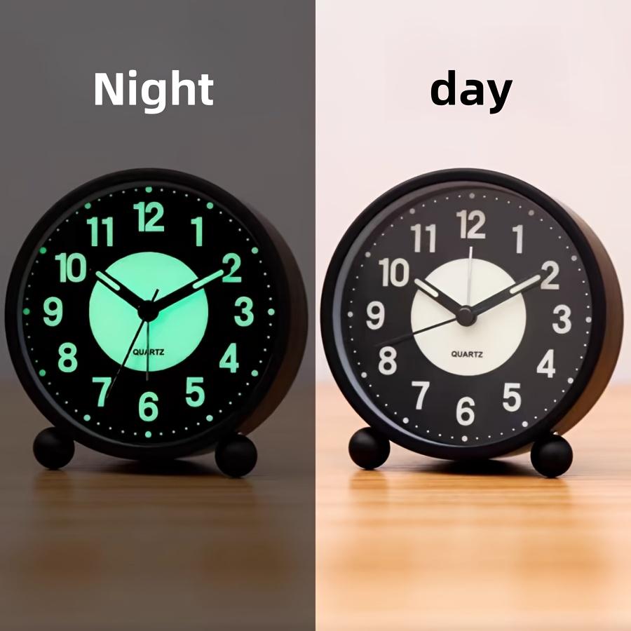 A 4inch Silent Luminous Battery Alarm Clock, No Ticking Sound, Night Light Design, Table Clock, Metal Material, Suitable for Students, Deep Sleepers