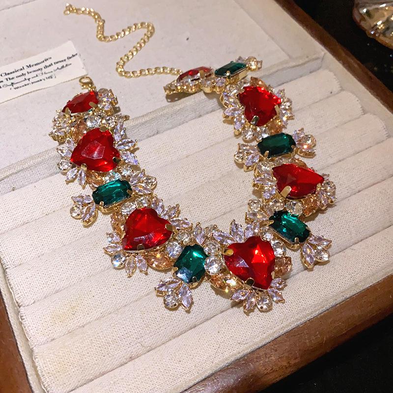 Zirconia Heart Patchwork Necklace: Retro, High-End Clavicle Chain, Unique European and American Style Jewelry.