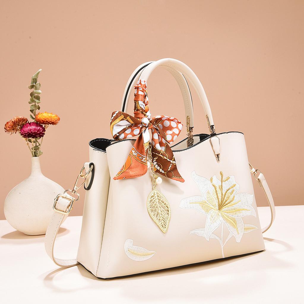 New High-end Embroidered Shoulder Bag for Middle-aged and Elderly Women As A Mother's Day Gift