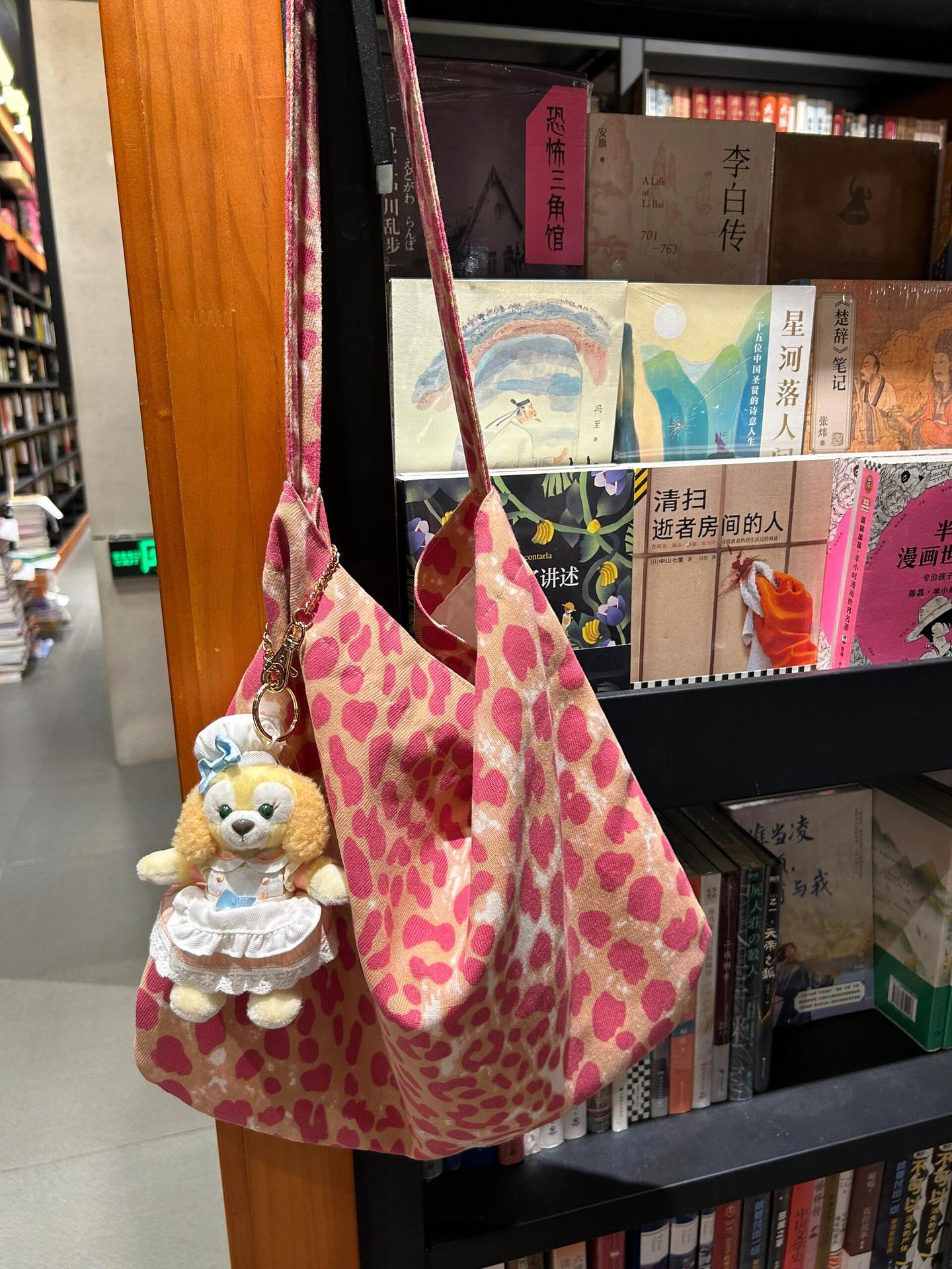 

Pink leopard print messenger canvas bag for women 2025 new lazy wind work large capacity relaxation bag розовый