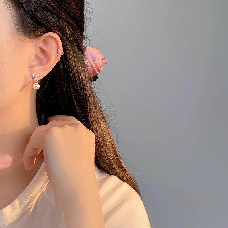 Exquisite Love Pearl Earrings for Women with High-end Design New Earrings