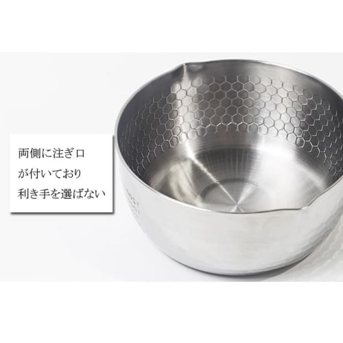 20cm Yukihira pot, stainless steel, induction cooktop, easy-to-use, with a wooden handle, hammered finish, and glass lid. Features a self-standing kno
