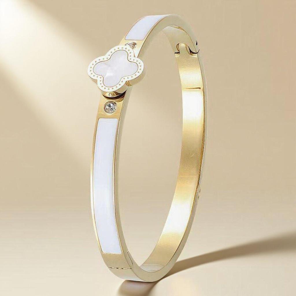 European Style Lucky Four-Leaf Clover Titanium Steel Bracelet - High-End Light Luxury with Excellent Color Retention