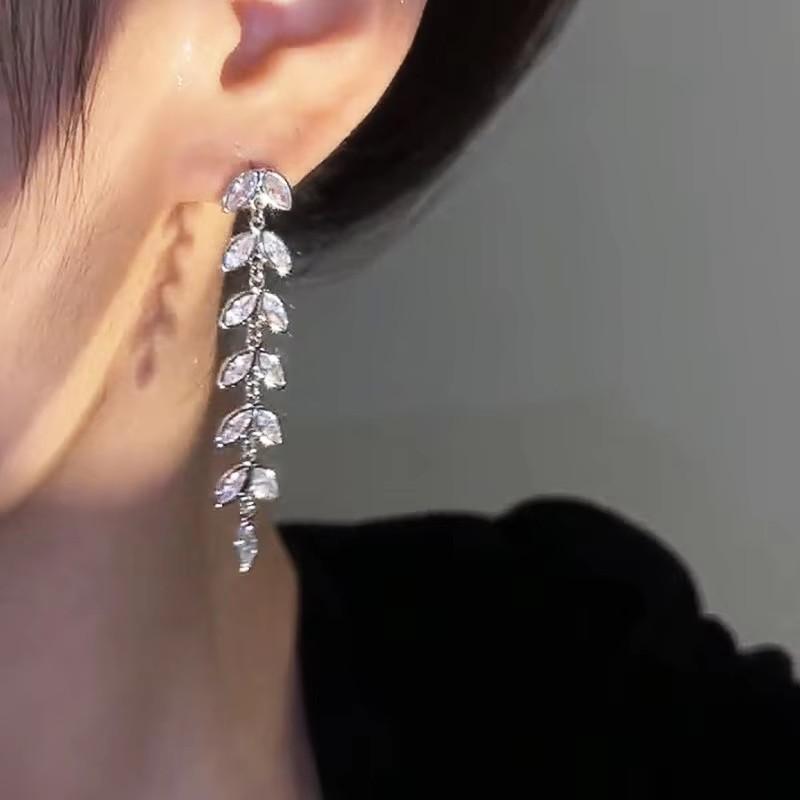 

Huitan Romantic Leaves Design Long Hanging Earrings with Sparkling Crystal CZ Engagement Wedding Aesthetic Female Zircon