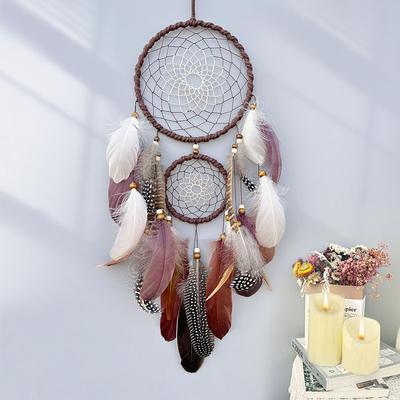 Attrape-rêves 4 Couleurs Plumes Faits Main Carillons Éoliens Pendentifs Muraux Ornements Suspendus pour Chambre à Coucher Cadeaux d'Anniversaire Festival Décoration de Maison