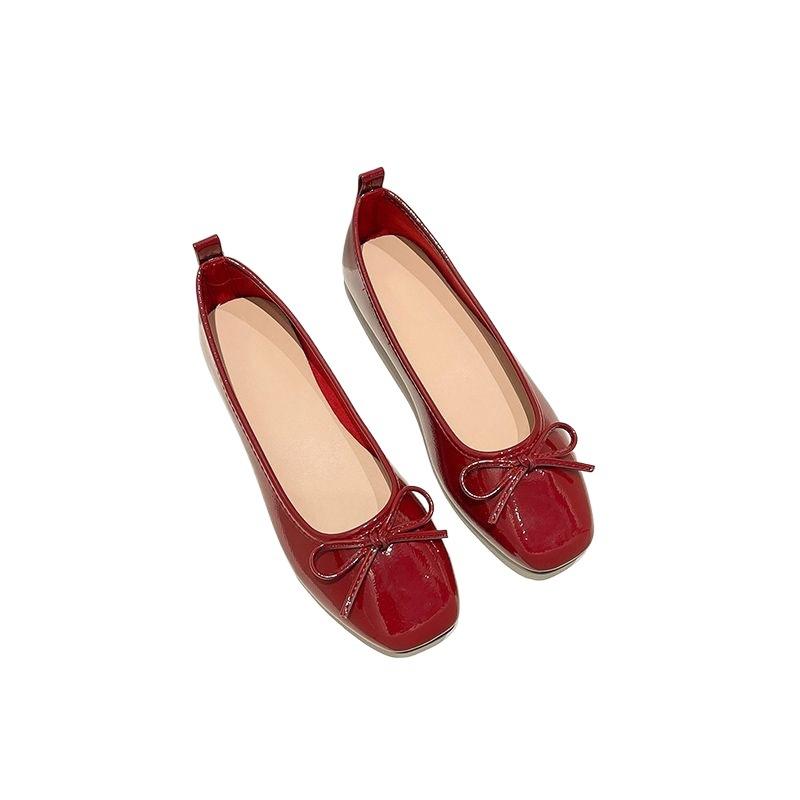 Style Noix de Coco, printemps 2025, nouvelle célébrité Internet polyvalent semelle plate peu profonde, quatre saisons bout carré chaussures de mariage de maternité, escarpins rouges