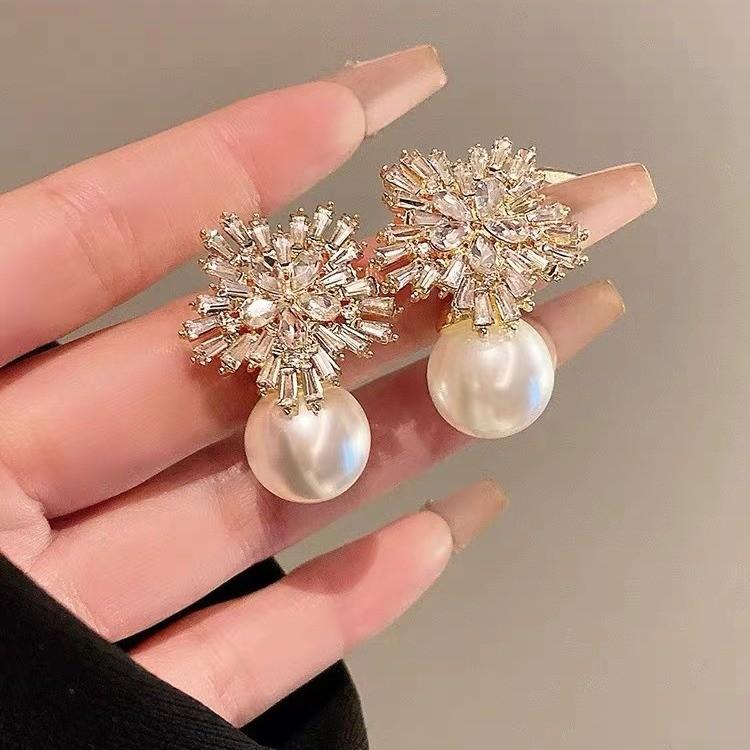 Exquisite Diamond-Set Fireworks Flowers Exaggerated Design Earrings Fashionable And Versatile Niche Simple Cold Wind Temperament Earrings