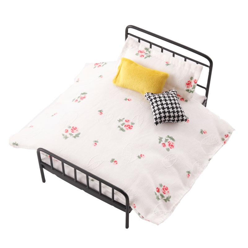 

1/12 Dollhouse Simulation Quilt Pillow Bed Model Set Miniature Bedroom Decoration Micro Scene Construction Props