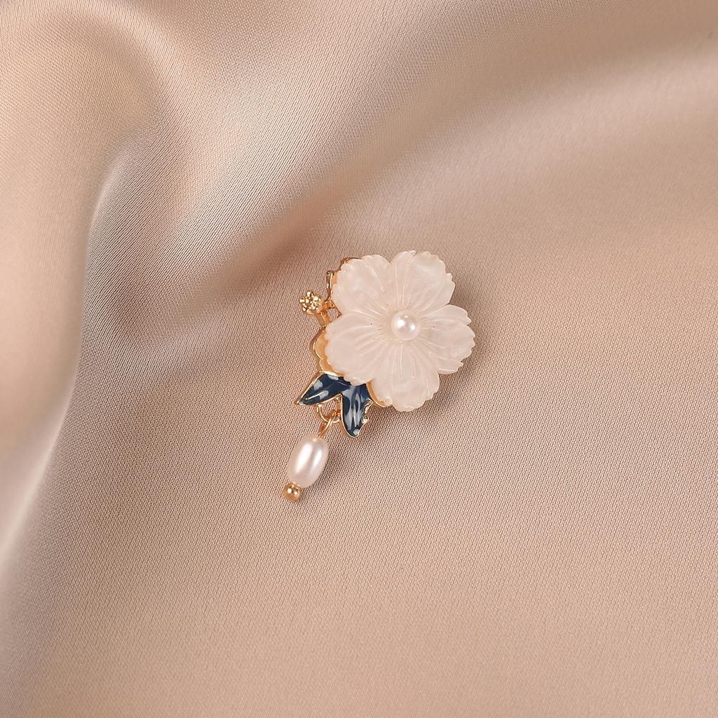Ancient-style Tassel Flower Anti-glare Brooch, Light Luxury Cheongsam Pin, Personalized and Elegant Brooch Accessory