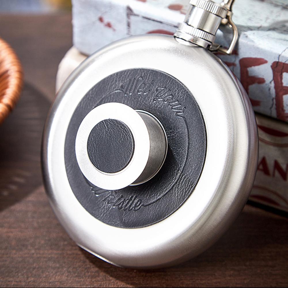 New 8oz Stainless Steel Hip Flask, Outdoor Portable Buckle Wine Pot, Mini Liquor Flagon with a Stainless Steel Small Wine Cup