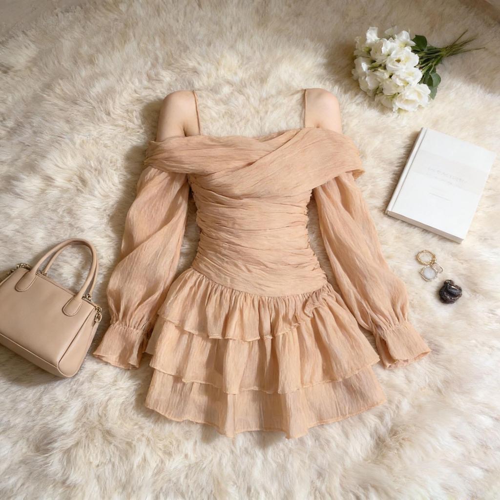 Elegant Spicy Girl Strapless Dress: Spring/Summer Sheer Pleated Waist-Cinched Slimming Long Sleeve Mini Skirt