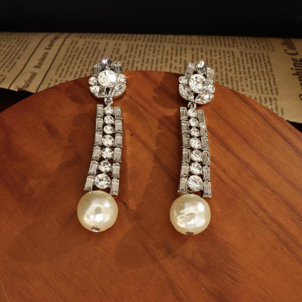 Retro Rhinestone & Pearl Long Stud Earrings - Versatile Shoulder-Sweeping Style